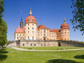 Schloss Moritzburg mit Rollstuhlrampe Schloss Moritzburg mit Rollstuhlrampe